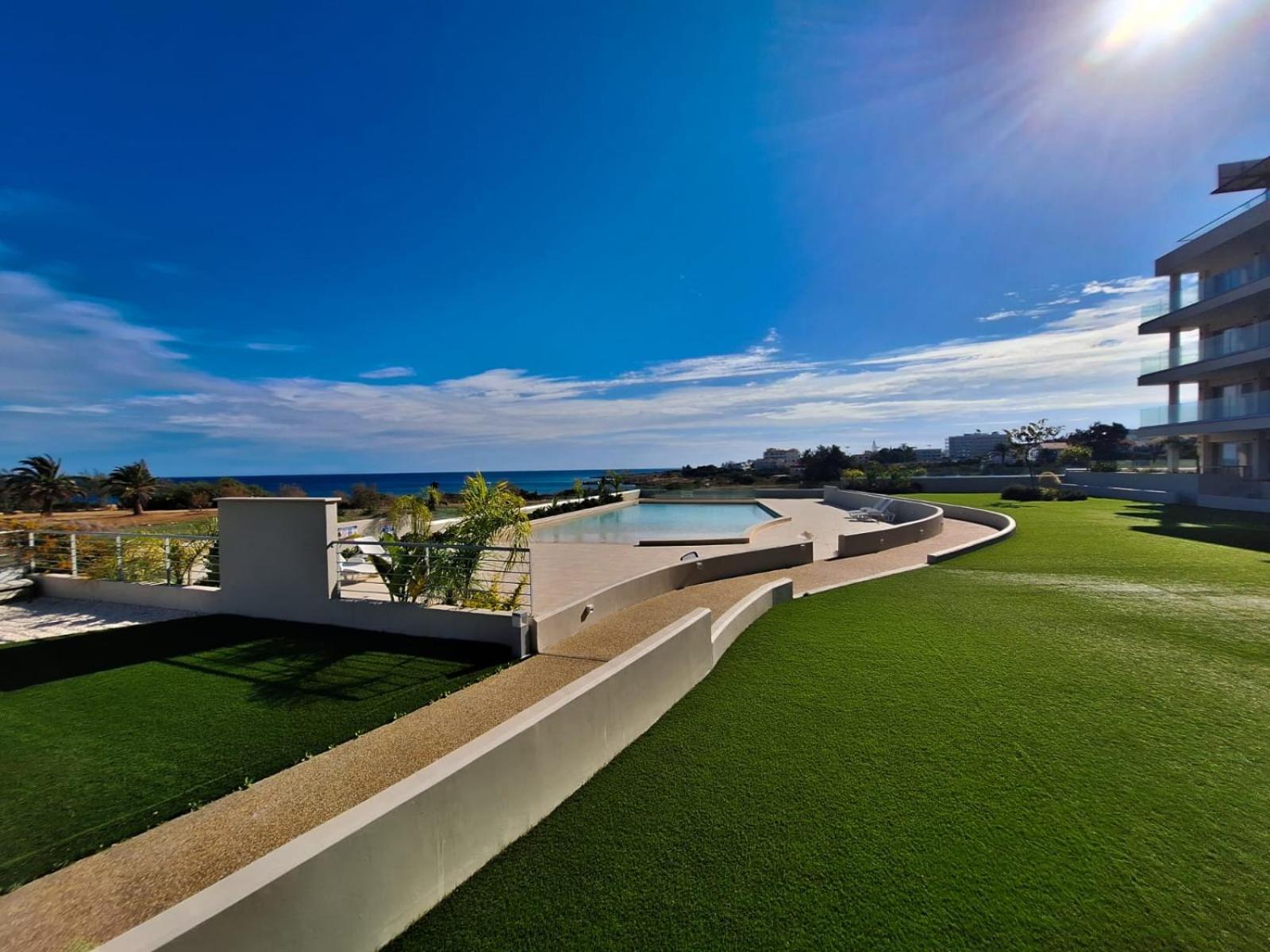 Emerald Suites Protaras Exteriör bild