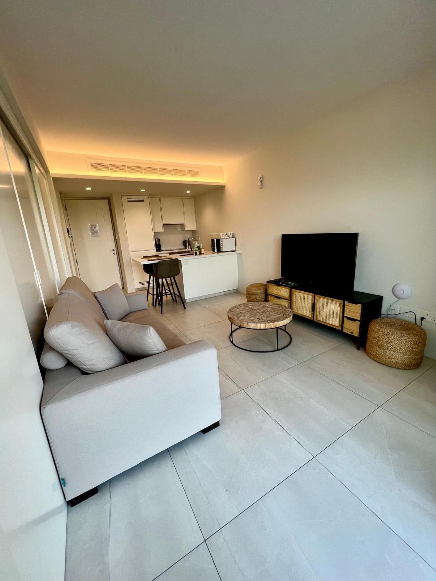 Emerald Suites Protaras Exteriör bild