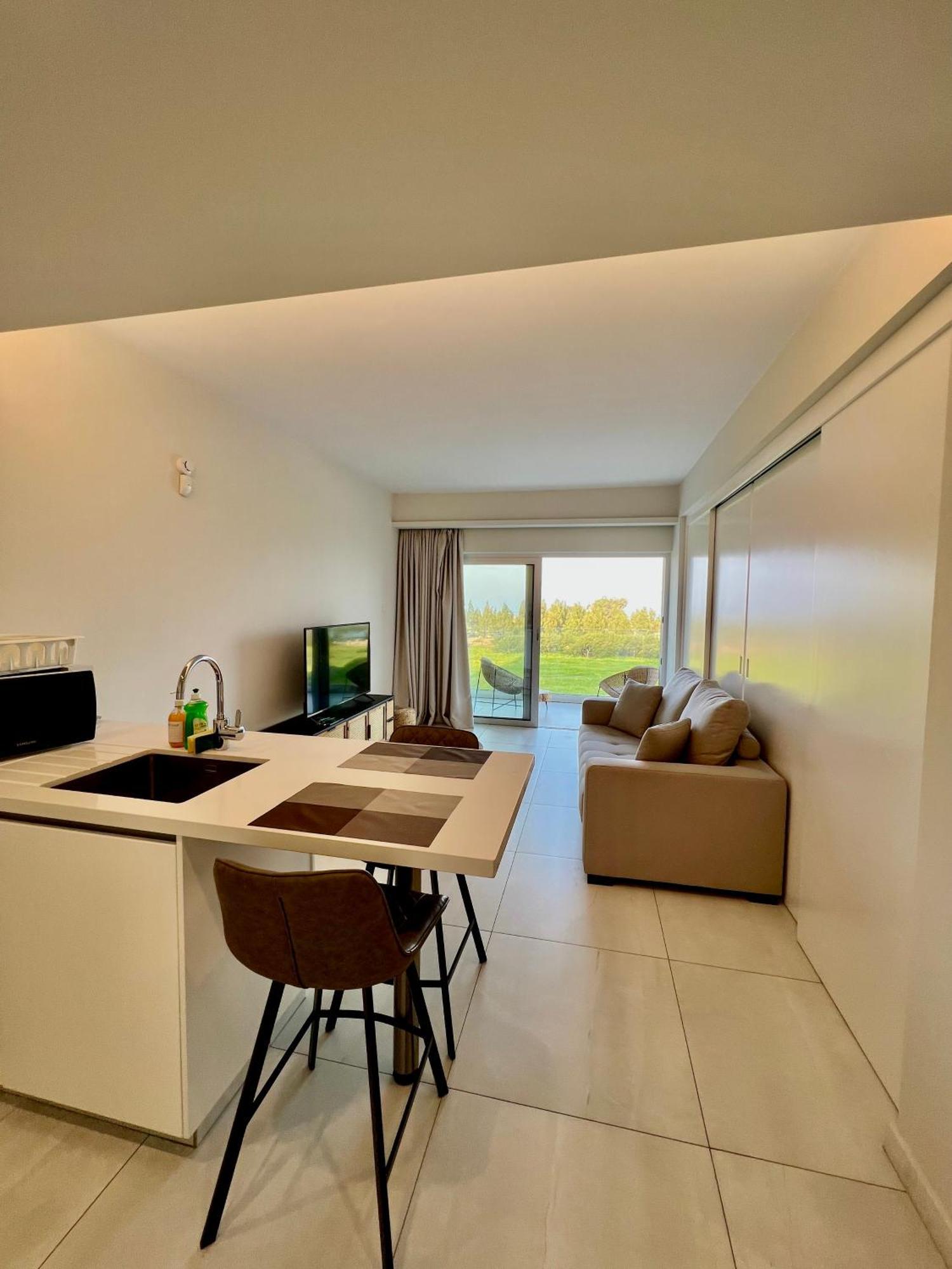 Emerald Suites Protaras Exteriör bild