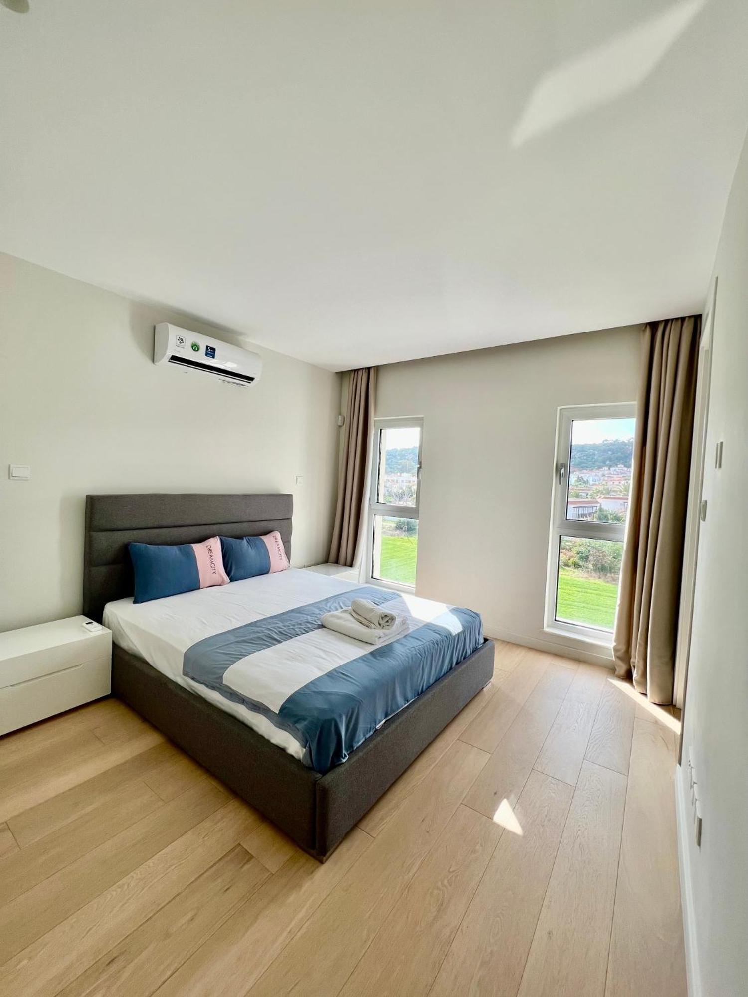 Emerald Suites Protaras Rum bild
