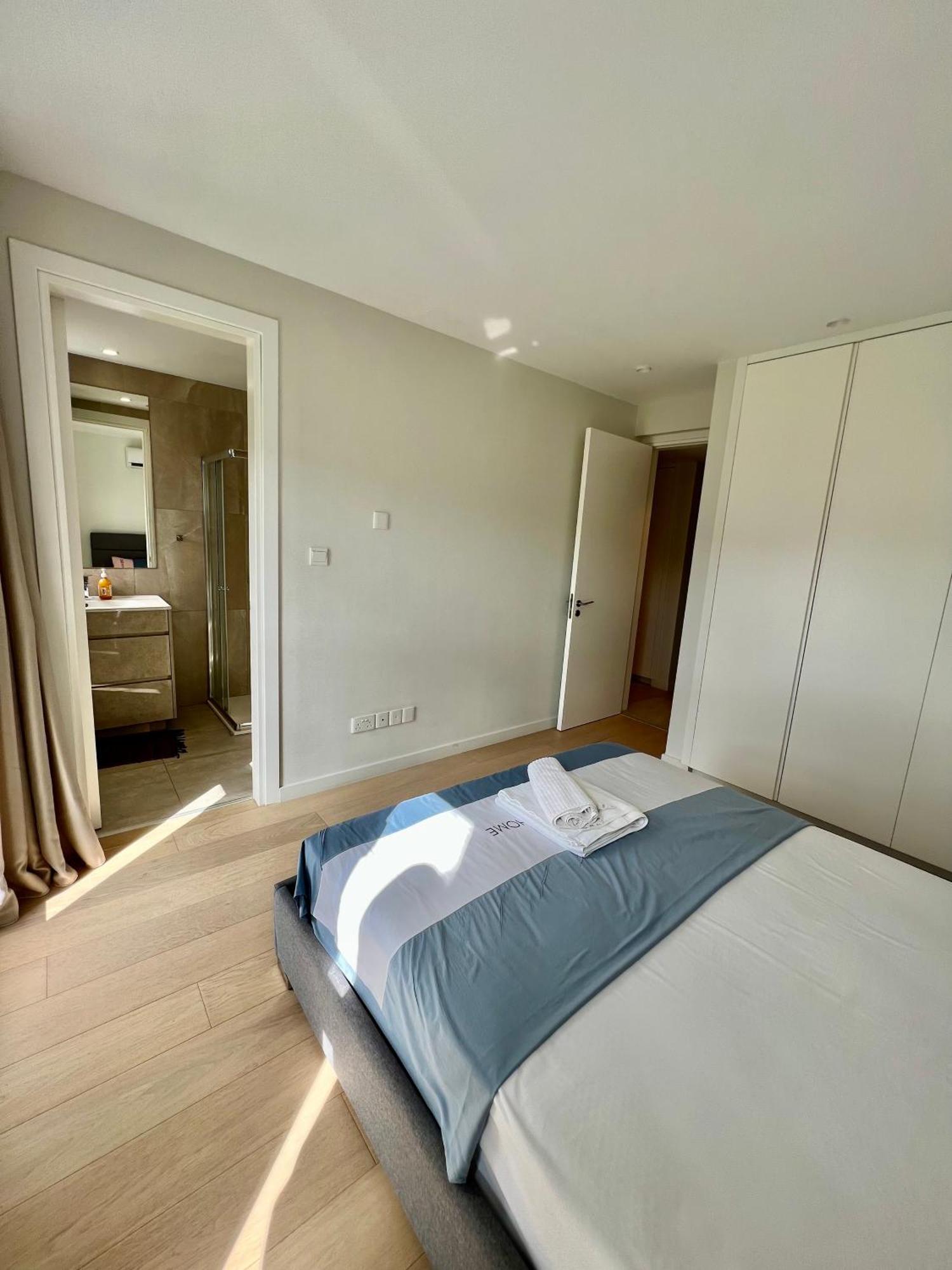 Emerald Suites Protaras Rum bild