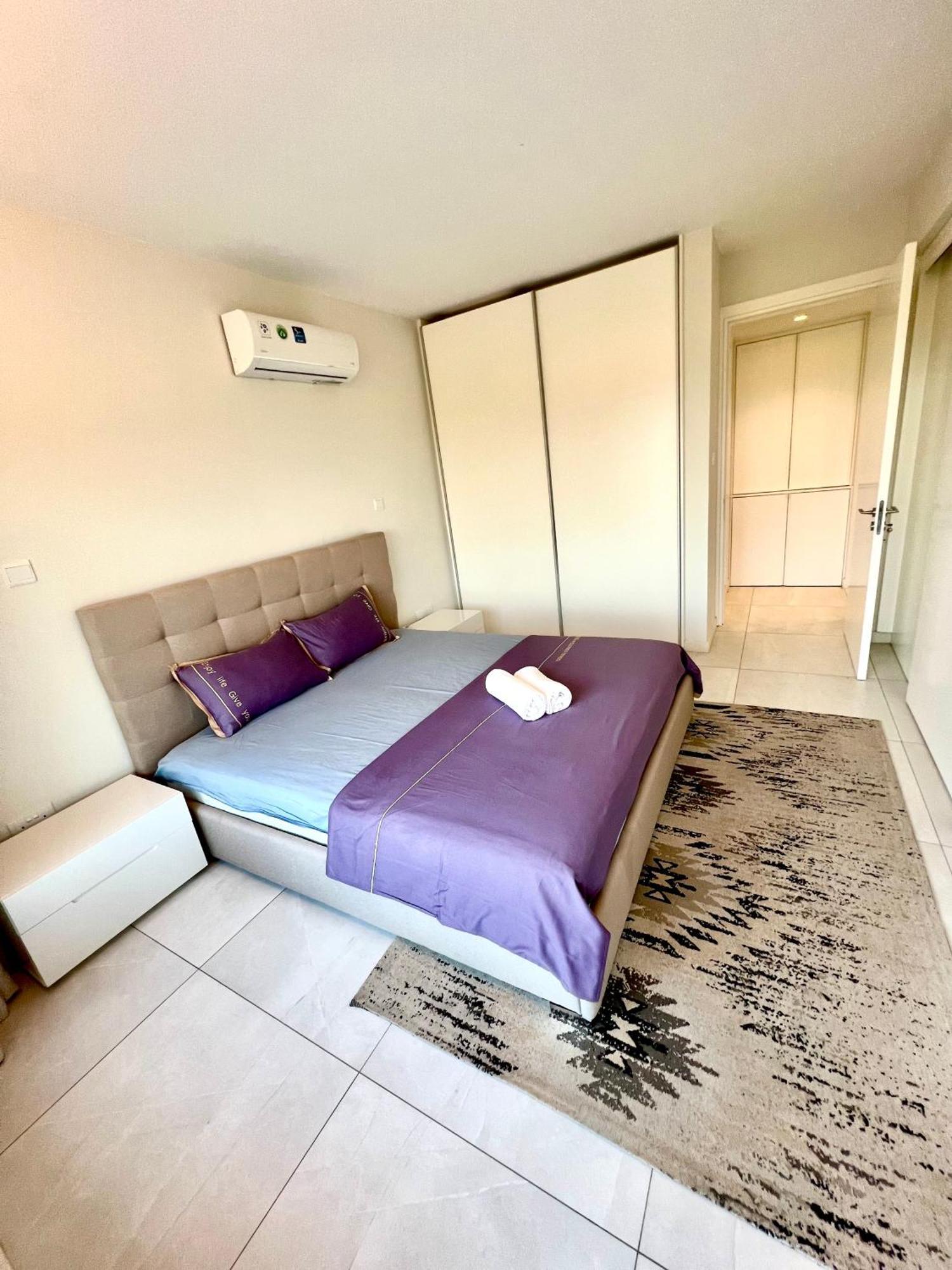 Emerald Suites Protaras Rum bild