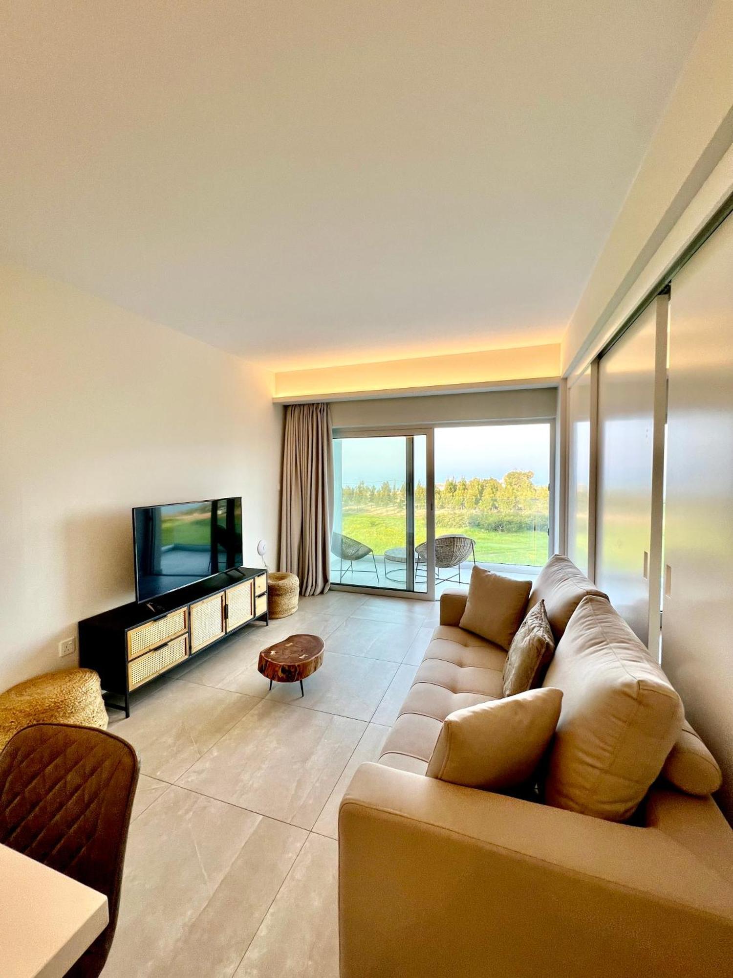 Emerald Suites Protaras Exteriör bild